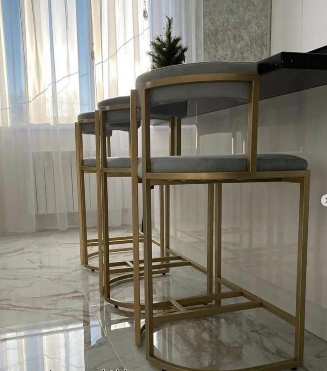 Sculpted accent armchair